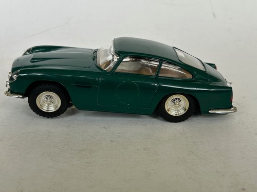 Scalextric C0068 Aston Martin DB4 (Green) 1/32 scale slot car NOS - Picture 3 of 7
