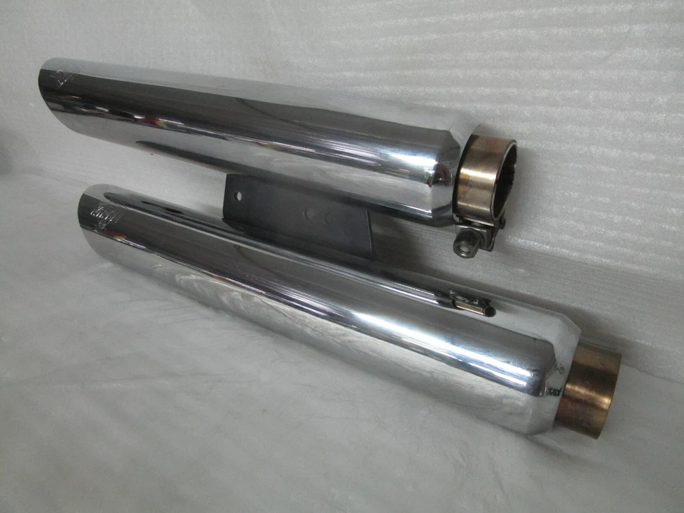 07-09 Harley Softail Deluxe Crossbones Vance & Hines Twin Slash Silenciadores sin cordones Foto 3 de 4