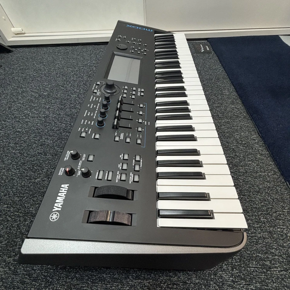 YAMAHA MODX6 61 Key Synthesizer Workstation Tested Sound Soft Case Power Cable - Image 1 of 4
