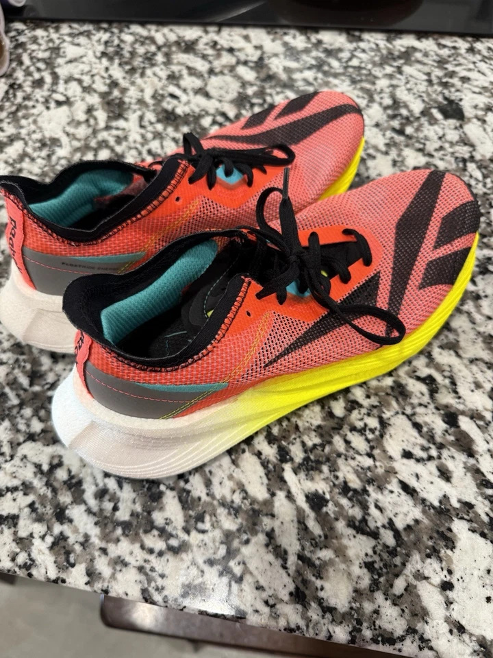 Used Reebok Carbon Plated Women’s Running Shoe Size 6 - Image 2 of 4