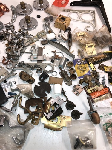 Lot Of Assorted Vintage Hardware Hinges, Hooks, Brackets, Latches, Door 11Lbs - Picture 4 of 11