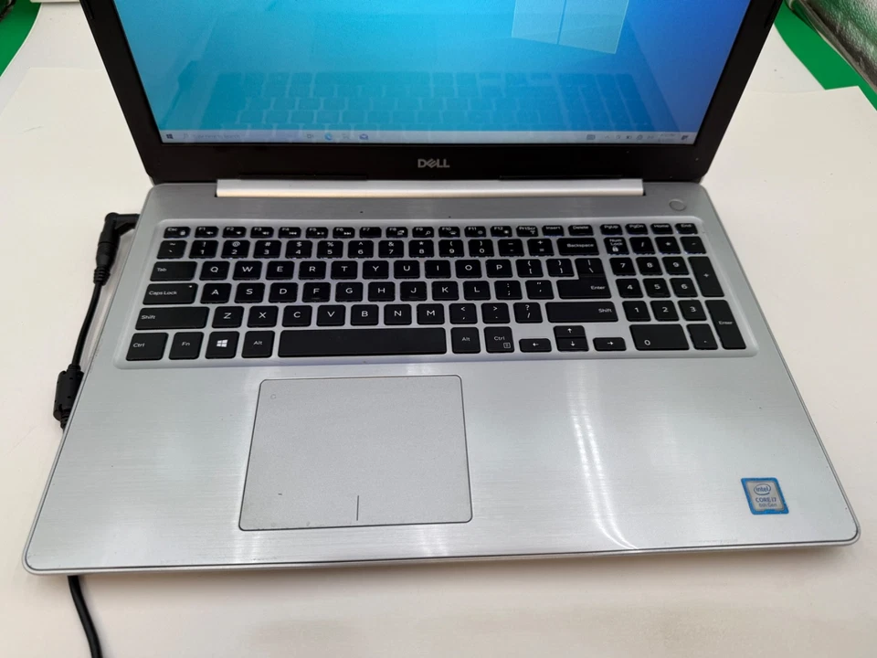 Dell Inspiron 15 5570-i7-8550U@1.8GHz 12GB DDR4 Ram 500GB SSD W10H UHD GFx (624) - Image 3 of 4