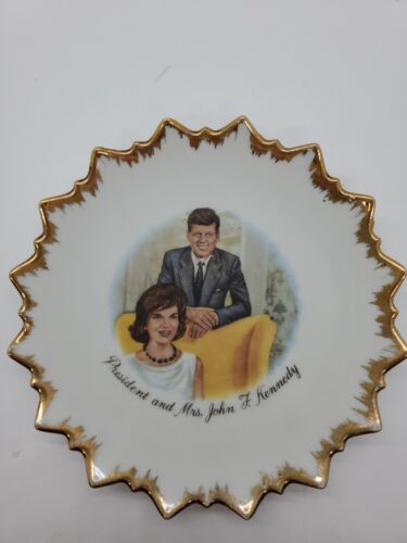 President und Mrs. John F. Kennedy Vintage Platte 6"" goldene Zierleiste Starburst Form - Bild 1 von 4