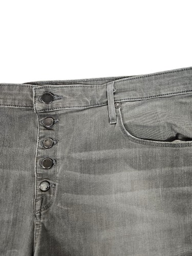 Mossimo Gray Denim Button Fly Raw Hem Jean Shorts Size 18 Women's Plus C89 - Picture 3 of 10