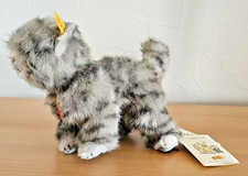 Steiff Katze in grau-gestreiften Mohair. Herstellernummer 074875