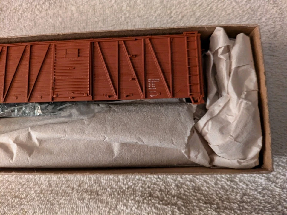 Accurail HO Central Vermont 40’ Wood Boxcar Kit #4511 NIB - Image 3 of 4