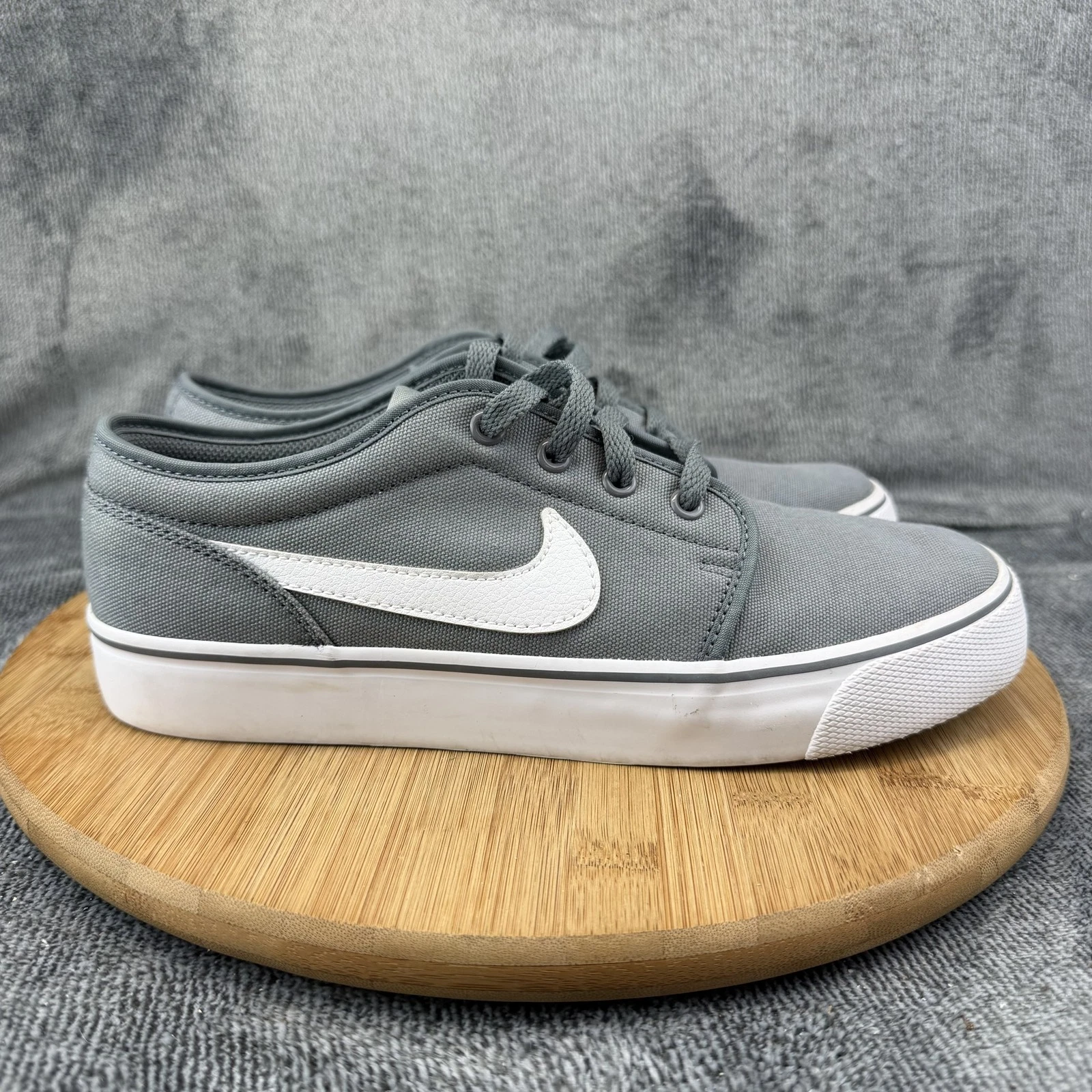 Nike Shoes Mens Size 8 Gray Canvas Casual Low Top Skate Sneakers 555272-091