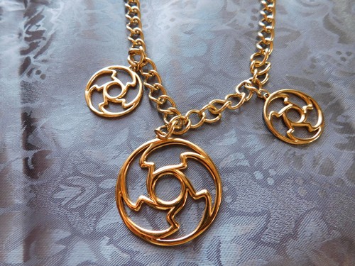 Vintage Signed MONET Gold Tone 20" Necklace Chain w/ 3 Circle Dangles Fan Propel - Picture 6 of 7