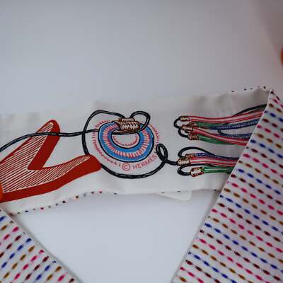 エルメス　ツイリー　KANTHA CHEVALOSCOPE　新品　aq9662 HERMES TWILLY 100% Kantha Chevaloscope Neon TD Blanc Bleu