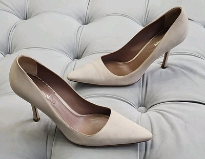 GIORGIO ARMANI Italy Pointed Toe Beige Suede Pumps Heels Womens Shoes 37  $650