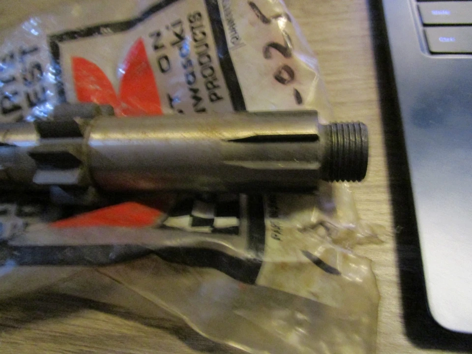 KAWASAKI F9 F8 F5 OEM TRANSMISIÓN EJE PARTE # 13127-025 NUEVO Foto 2 de 3