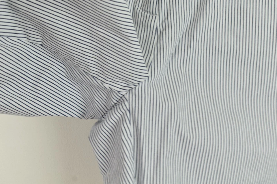 MARKS AND SPENCER White Shorts size W28" Womens Striped Outdoors Outerwear - Image 3 of 4