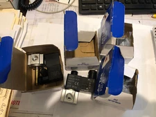 AirTac3V208NCB  Pneumatic Solenoid Air Valves 2 Way DC24V Lot of 4