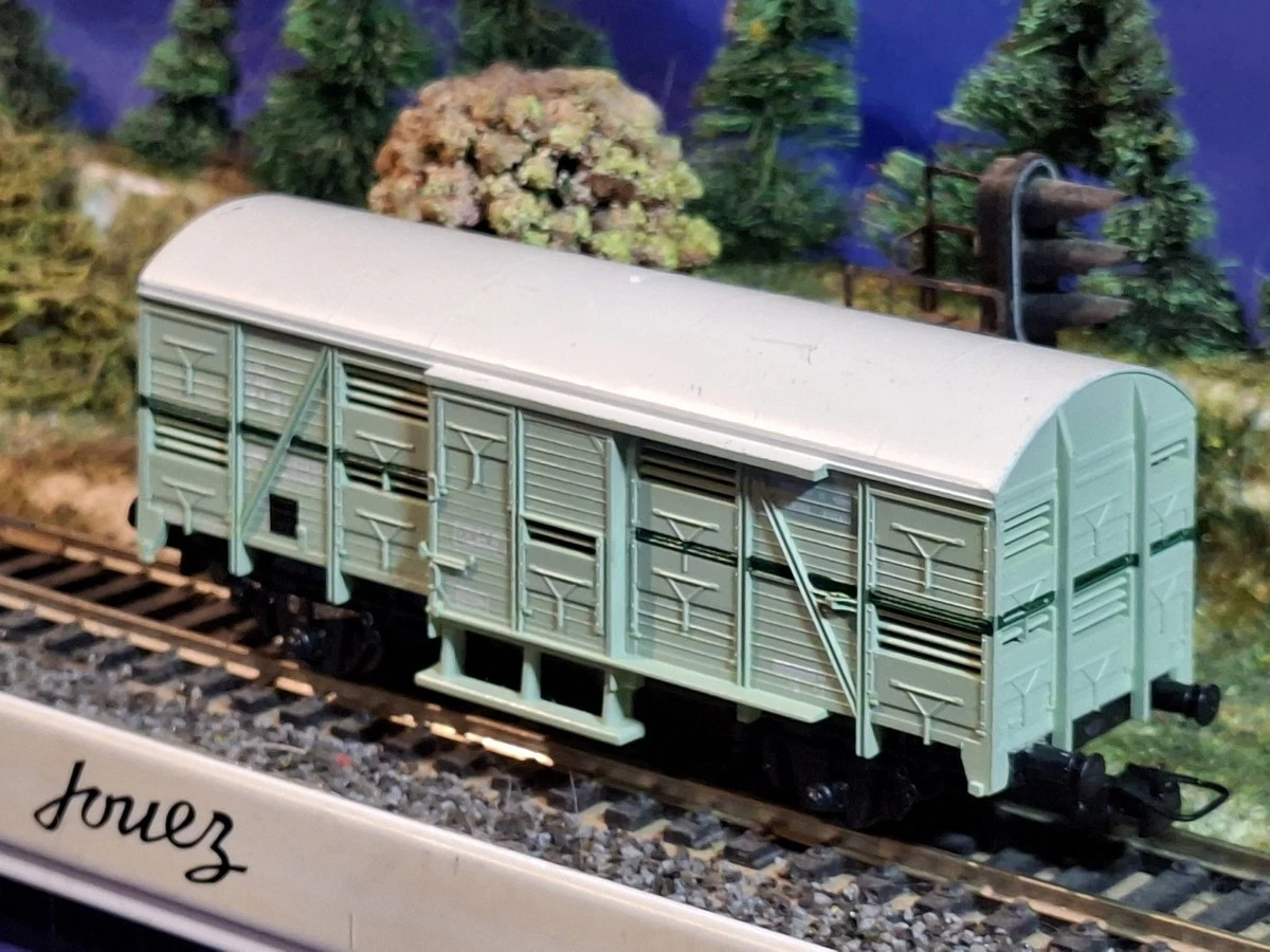 ANCIEN JOUEF WAGON COUVERT BOIS 4 PORTES T.P. A BOGIES EN BOÎTE REF 6530