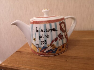 BORN TO SHOP Johnson Bros `INSTANT HUMAN JUST ADD TEA` Porzellan Teekanne sehr guter Zustand