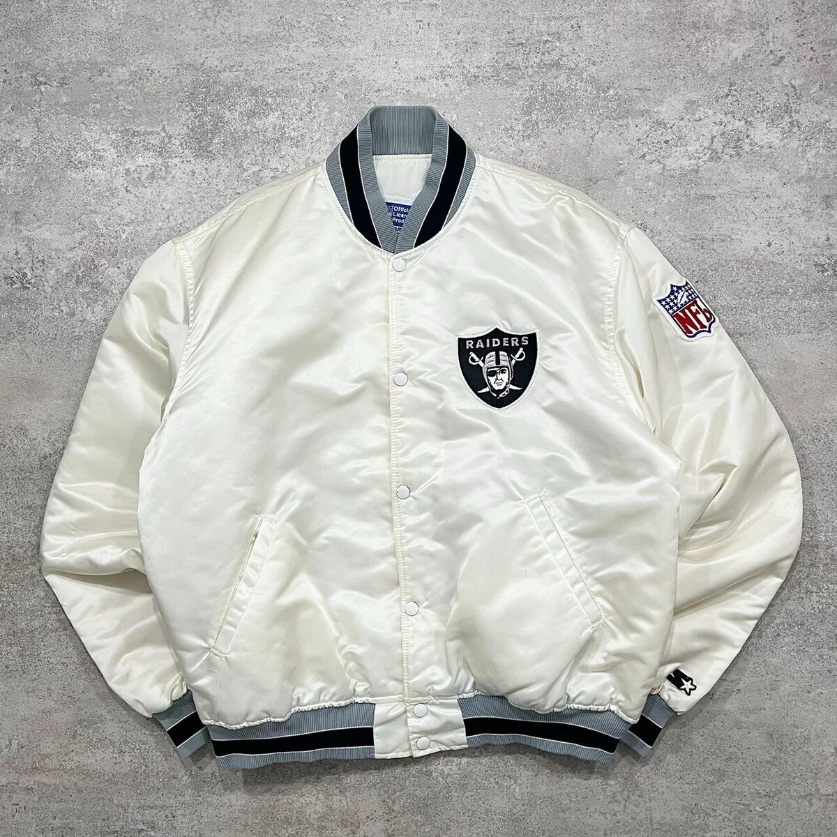 VTG 90s NFL RAIDERS STARTER SATIN BOMBER JACKET WHITE SIZE VTG 90s NFL RAIDERS STARTER SATIN BOMBER JACKET WHITE SIZE