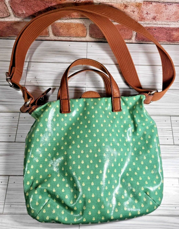 Сумочка через плечо Fossil Key-Per холщовая с покрытием зеленая с мотивом божьей коровки дизайн - Изображение 2 из 4