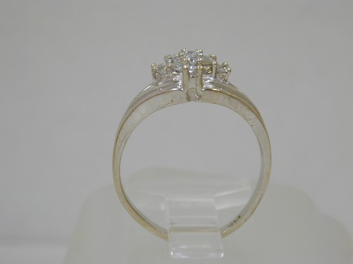 ESTATE 14K WHITE GOLD .30ct DIAMOND CLUSTER RING~SIZE 6 1/2 VINTAGE - Picture 4 of 6