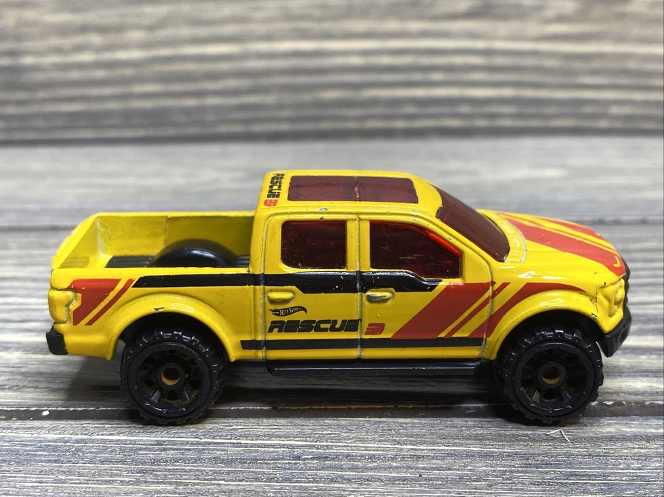 Camión de rescate Mattel Hot Wheels 2014 Ford F1 50 amarillo modelo de coche fundido a presión Foto 3 de 4