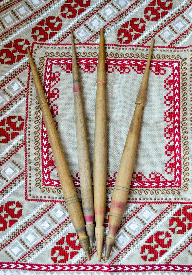 Antique Primitive Wooden Spindles For Spinning Wool 19 Century Bulgaria set of 4 - Image 3 of 4