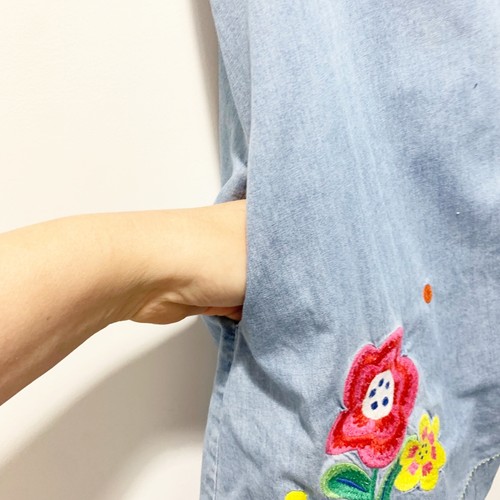 Mini Boden Chambray Embroidered Floral Dress Girl's Size 9/10 Peter Pan Collar - Picture 6 of 12