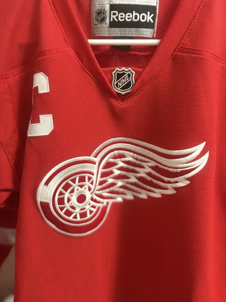 Detroit Red Wings  Jersey Reebok Size Youth L/XL Zetterberg - Image 4 of 4