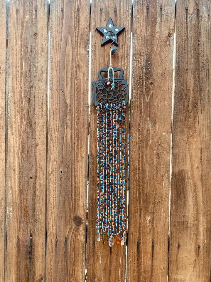 Tetera floral de hierro forjado rústica con cuentas largas carillón captador de sol móvil Foto 2 de 4