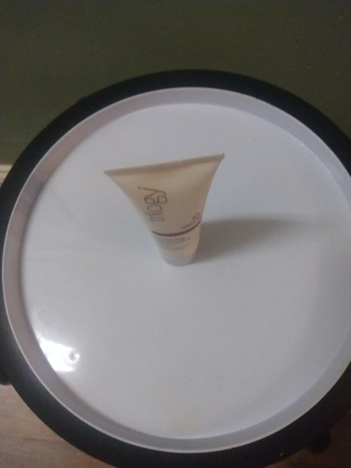 Trilogía Ministering Lotion.  Nuevo sin caja. Todavía tiene el sello en la punta Foto 2 de 3