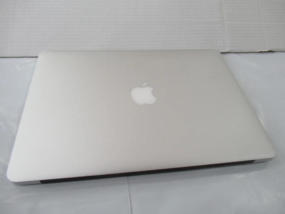 Apple MacBook Air 13" Early 2015 Core i5 1.6GHz 8GB RAM 128ssd - Image 2 of 4