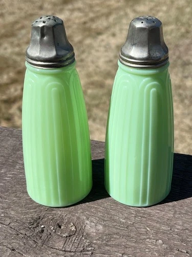 New ListingRARE Jeanette Jadeite Green Uranium Glass Salt & Pepper Shakers Ribbed Arches