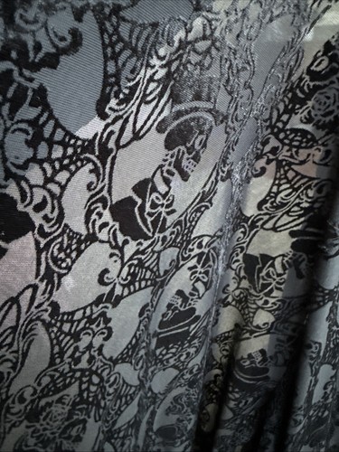 Kimono de terciopelo tórrido con estampado de calavera talla grande 3X - Imagen 5 de 8