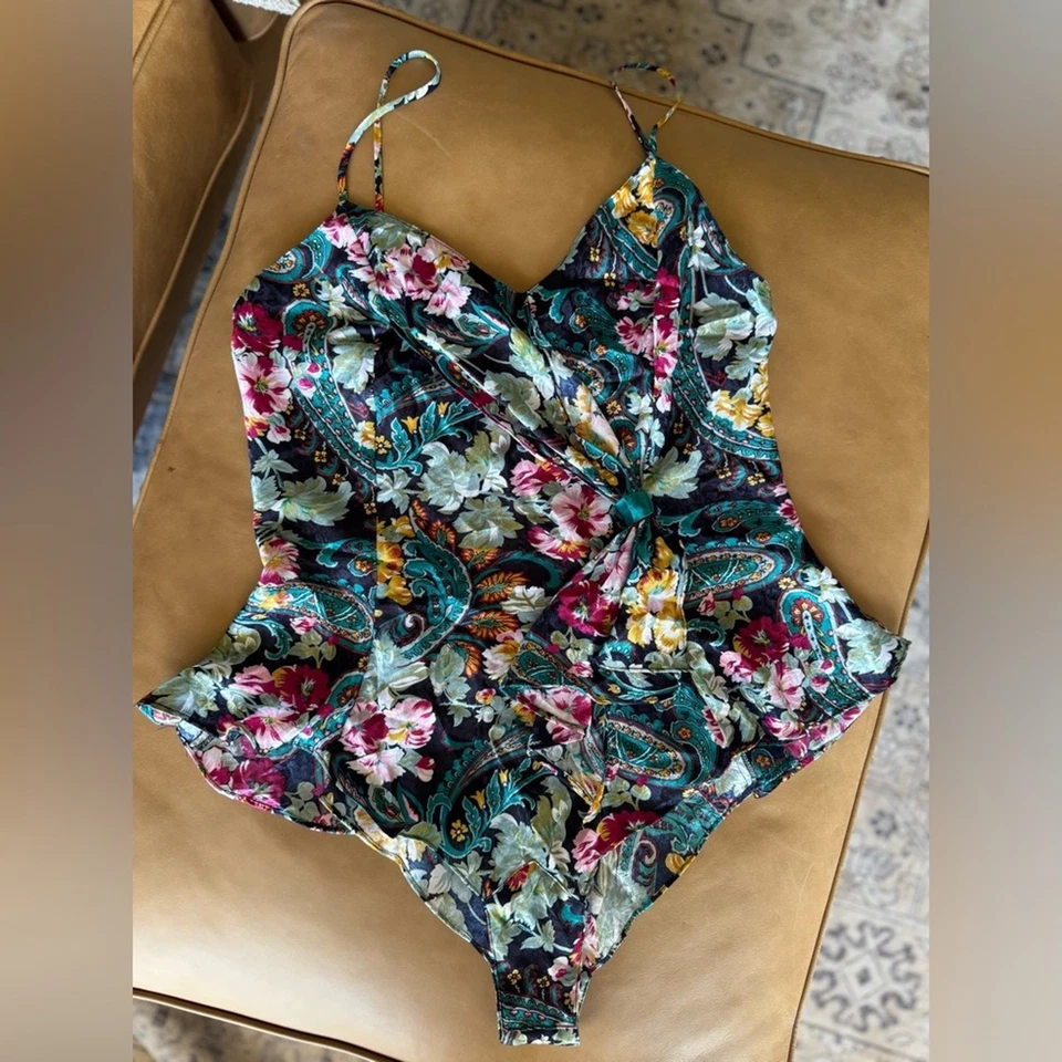 Victoria's Secret золотой этикетки пейсли / цветочный боди / белье / размер M - Изображение 2 из 4