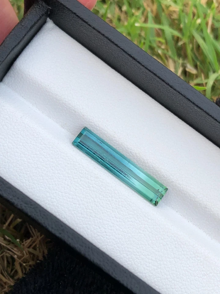 翡翠切割双色碧玺:5.9 克拉散装宝石,阿富汗 — 第 4/4 张图片