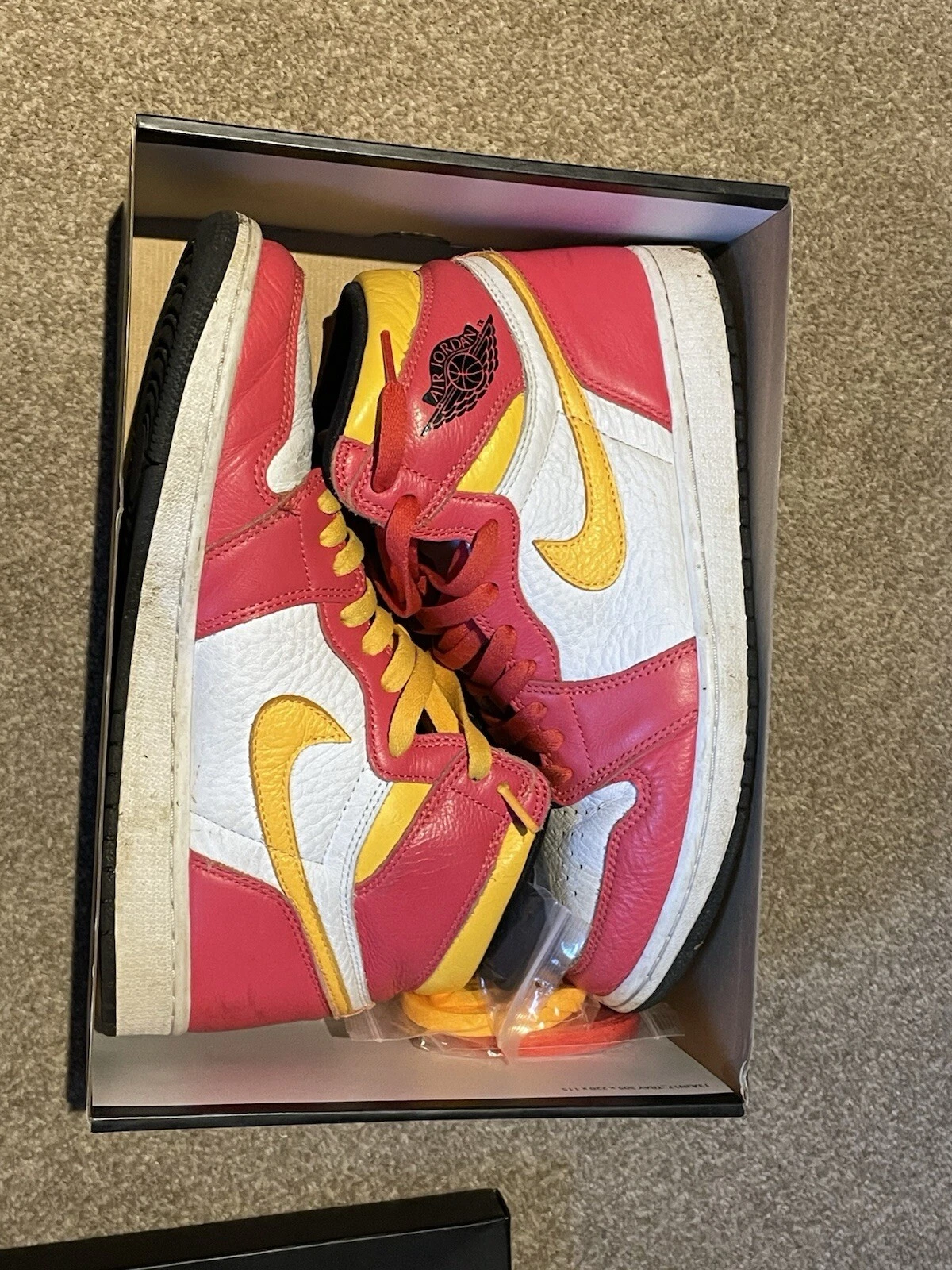 Air Jordan 1 Retro High OG Light Fusion Red taglia 8 5