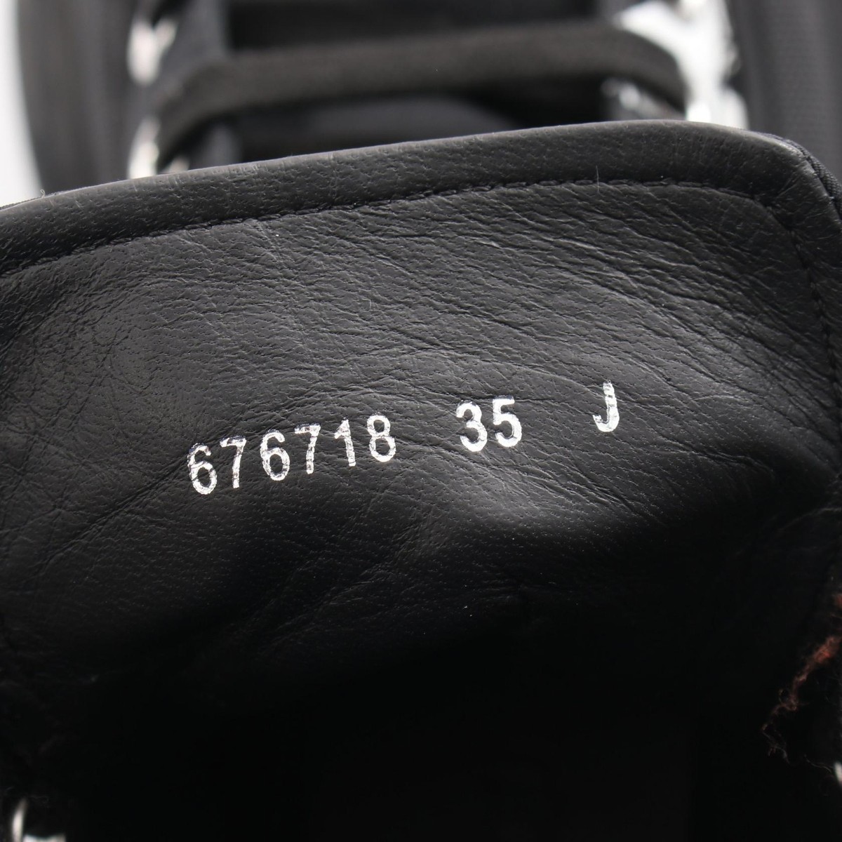 Alexander McQueen High top sneakers 676718 Fabric Black Used Alexander McQueen High top sneakers 676718 Fabric Black Used
