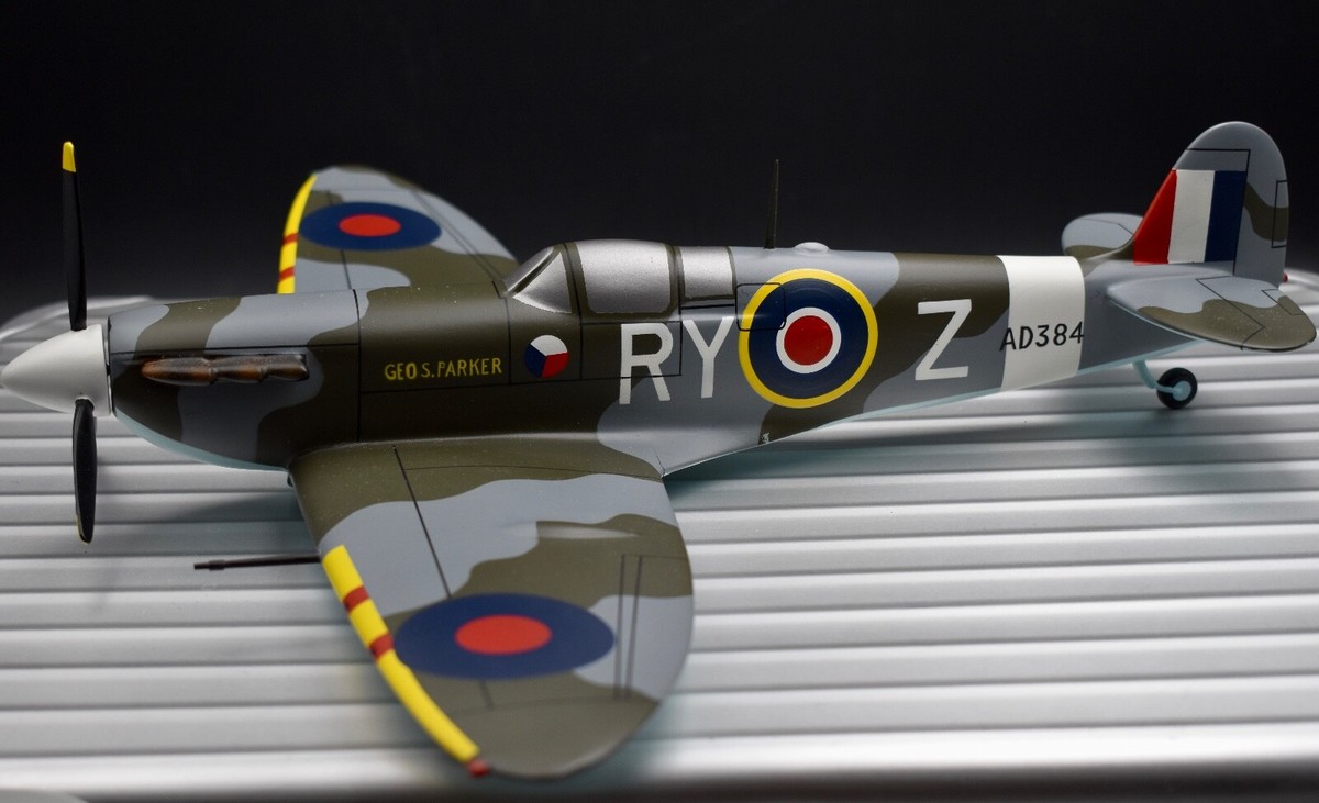 ジグソーパズル『SPITFIRE OVER BUCKINGHAM PALACE』 ジグソーパズル『SPITFIRE OVER BUCKINGHAM PALACE』 Buckingham