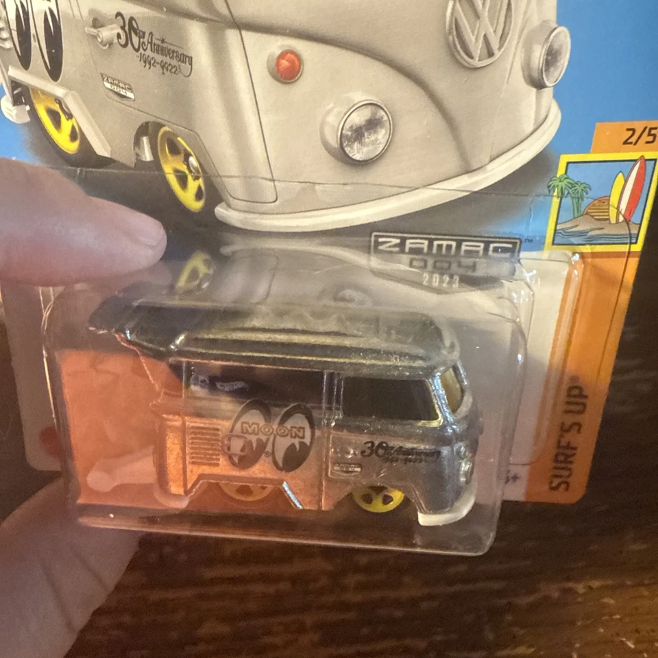 Hot Wheels Zamac Kool Kombi Mooneyes 2023  Foto 2 de 4