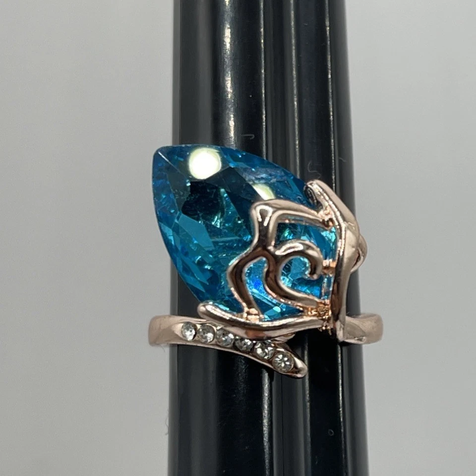 Anillo de diamantes de imitación en forma de pera gota de agua azul aguamarina relleno de oro rosa talla 7 Foto 3 de 4
