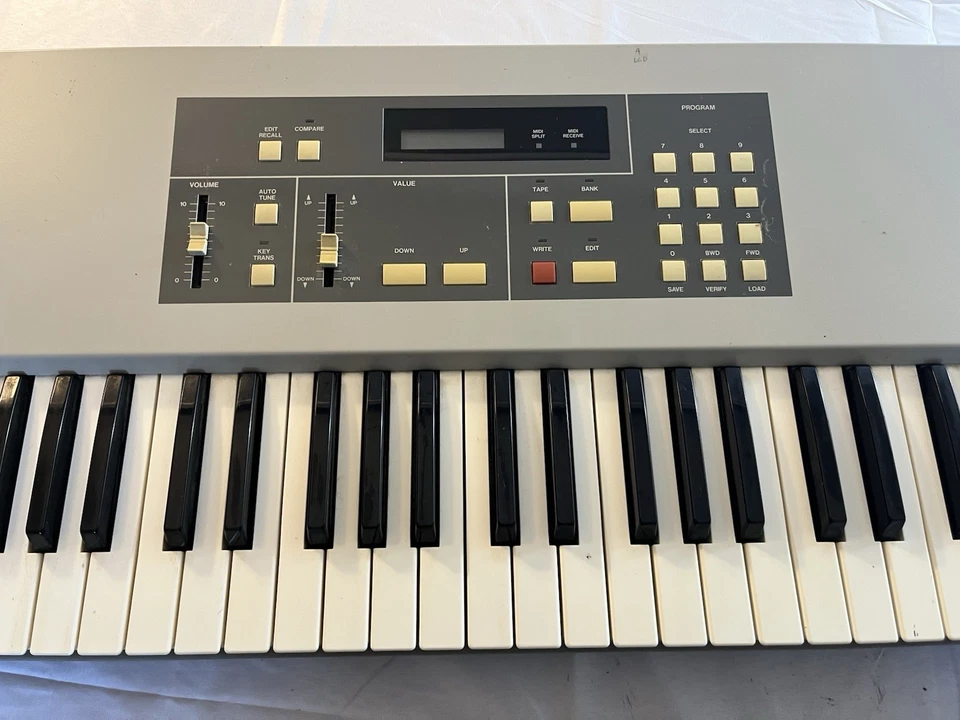 Akai AX73 Programmable Analog Synthesizer 6-Voice 73-Key w/ Carry Bag Works - Image 3 of 4