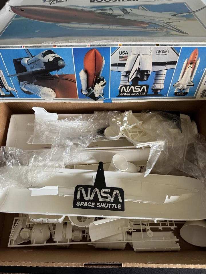 Monogram 1:72 Space Shuttle Fuel Tank Boosters Young Astronaut Model Kit New Vtg - Image 4 of 4