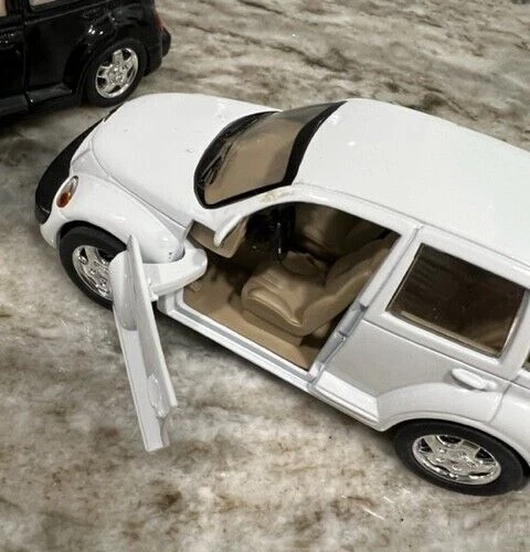 Saico 2000 PT Cruisers 1:32 Scale DP5019 NEW SET Of 2 Black And White - Image 4 of 4