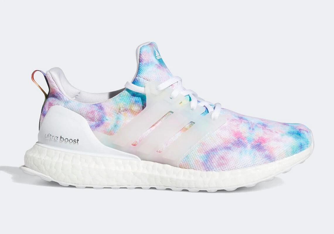 Adidas ultra boost sales tie dye shoes