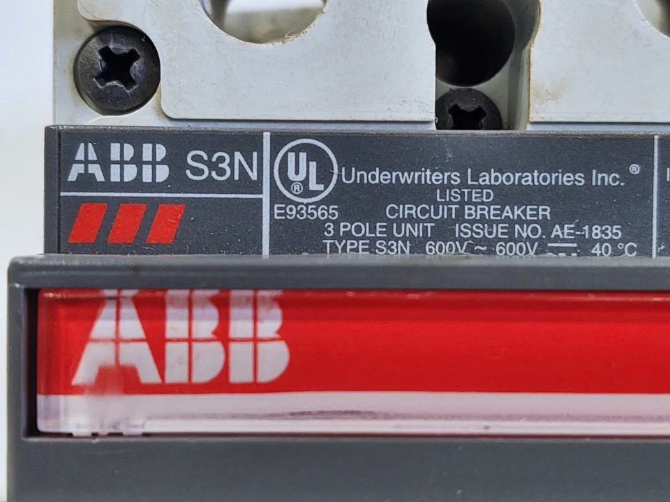 Disyuntor de caja moldeada ABB S3N040TW SACE S3 600 VAC 3 polos 40 A Foto 2 de 4
