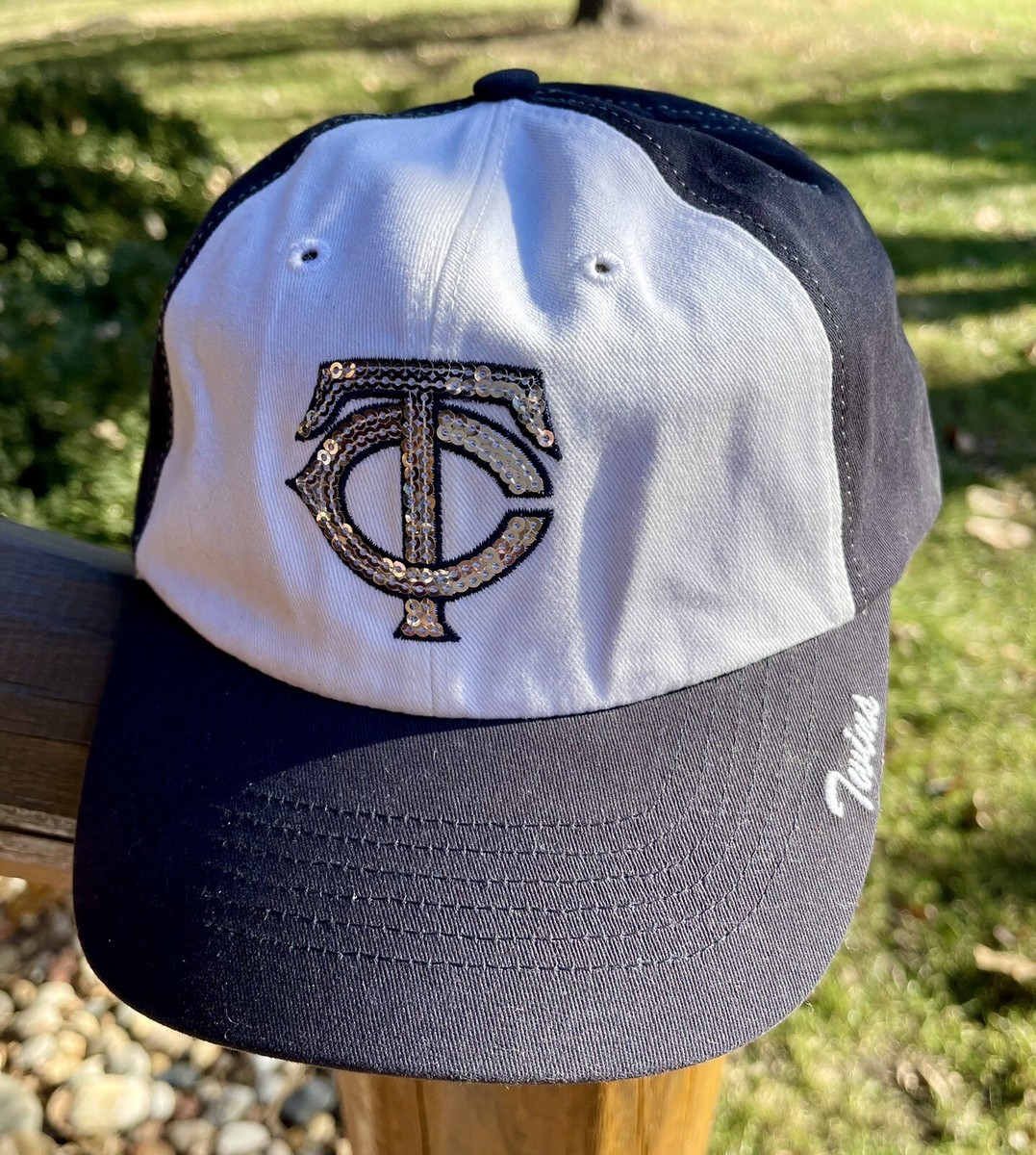 Minnesota Twins Women display picture 3