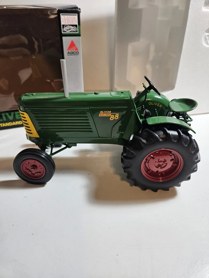 1/16 Oliver Standard 88 Gas Tractor SpecCast 2008 Highly Detailed - Image 2 of 4