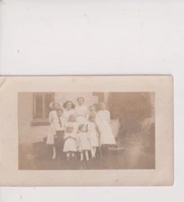 Postcard RPPC Real Photo Group Of Children Posing In Front OF House ca 1904-1918
