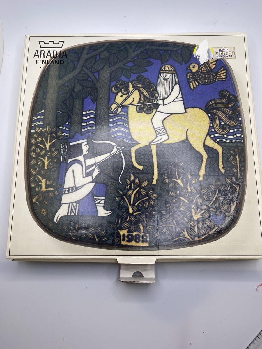 Kalevala ARABIA FINLAND Annual Plate - Raija Uosikkinen 1982