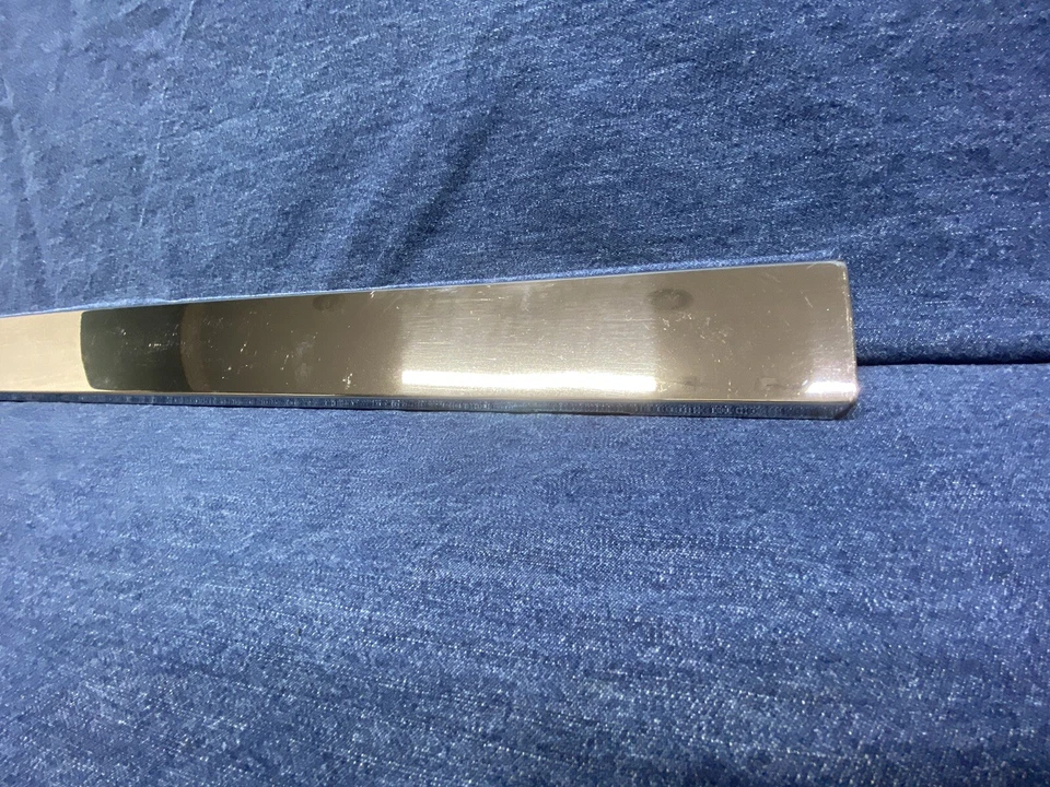 1990 1991 1992 Cadillac Fleetwood Brougham porta traseira direita acabamento inferior de aço inoxidável - Imagem 2 de 4