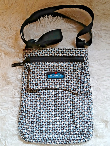 Kavu Keeper Crossbody Bag Adjustable Strap Purse Knit Pattern Sling Casual