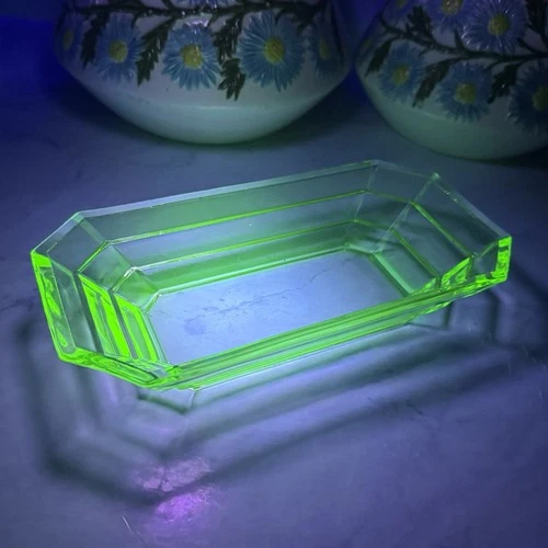 Indiana Glass Art Relish Uranium Green Vaseline Dish Depression GLOWS